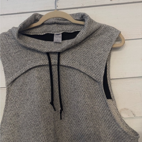 Te Verde cowl neck knit athletic vest Size Medium. Great condition! - Picture 7 of 15